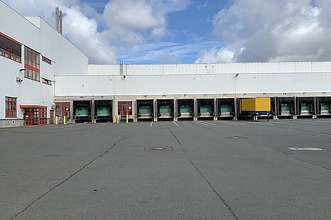 ca. 14.300 m² | Lager & Umschlagsfläche | ab sofort verfügbar ca. 14.300 m² | Lager & Umschlagsfläche | ab sofort verfügbar