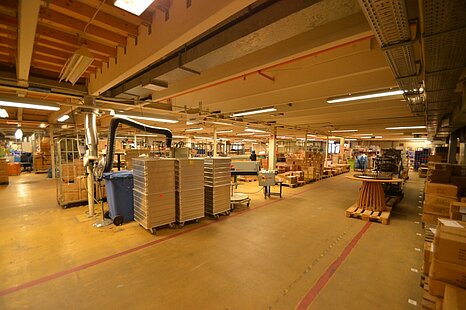 WEDEL | ca. 4.000 m² LAGER | PRODUKTION | RAMPE | BÜRO WEDEL | ca. 4.000 m² LAGER | PRODUKTION | RAMPE | BÜRO