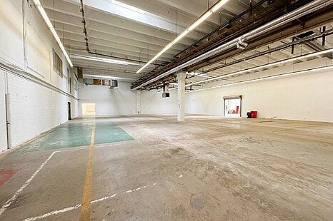 *Sofort verfügbar* Lagerfläche mit bis zu 12.000 m² - teilbar *Sofort verfügbar* Lagerfläche mit bis zu 12.000 m² - teilbar