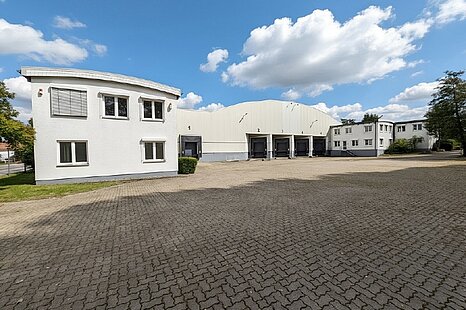 Exklusiv, ca. 5.600 m² große Logistikhalle mit Rampenandienungen ebenerdigen Tor in Stelle Exklusiv, ca. 5.600 m² große Logistikhalle mit Rampenandienungen ebenerdigen Tor in Stelle