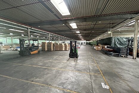 ca. 1.000 m² bis zu ca. 4.800 m² Hallenfläche mit Rampenandienung in Wentorf ca. 1.000 m² bis zu ca. 4.800 m² Hallenfläche mit Rampenandienung in Wentorf