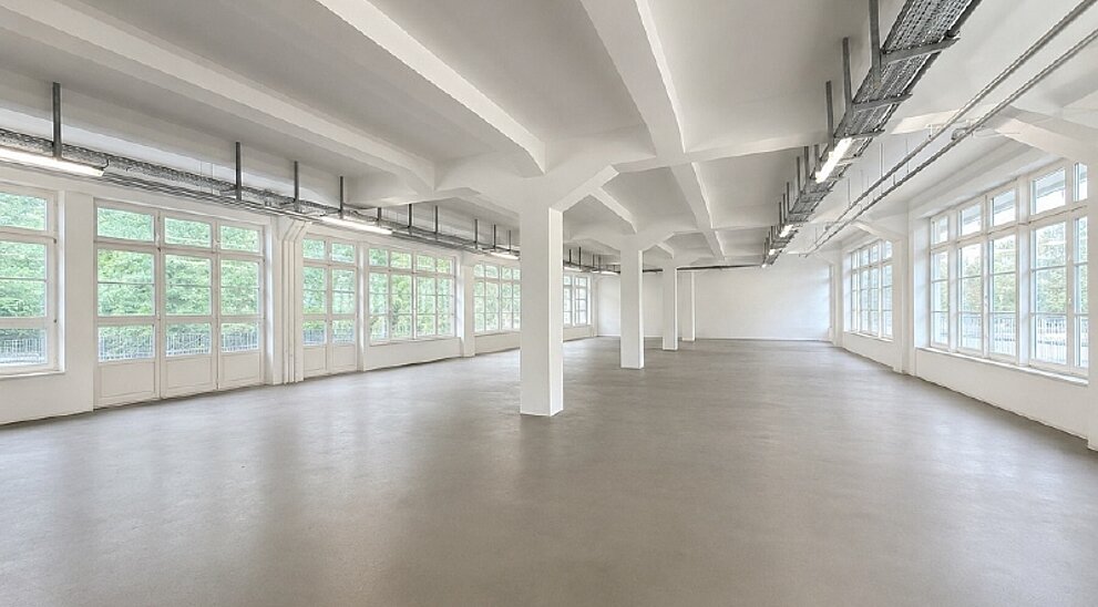 Innenansicht Halle - KI bearbeitet