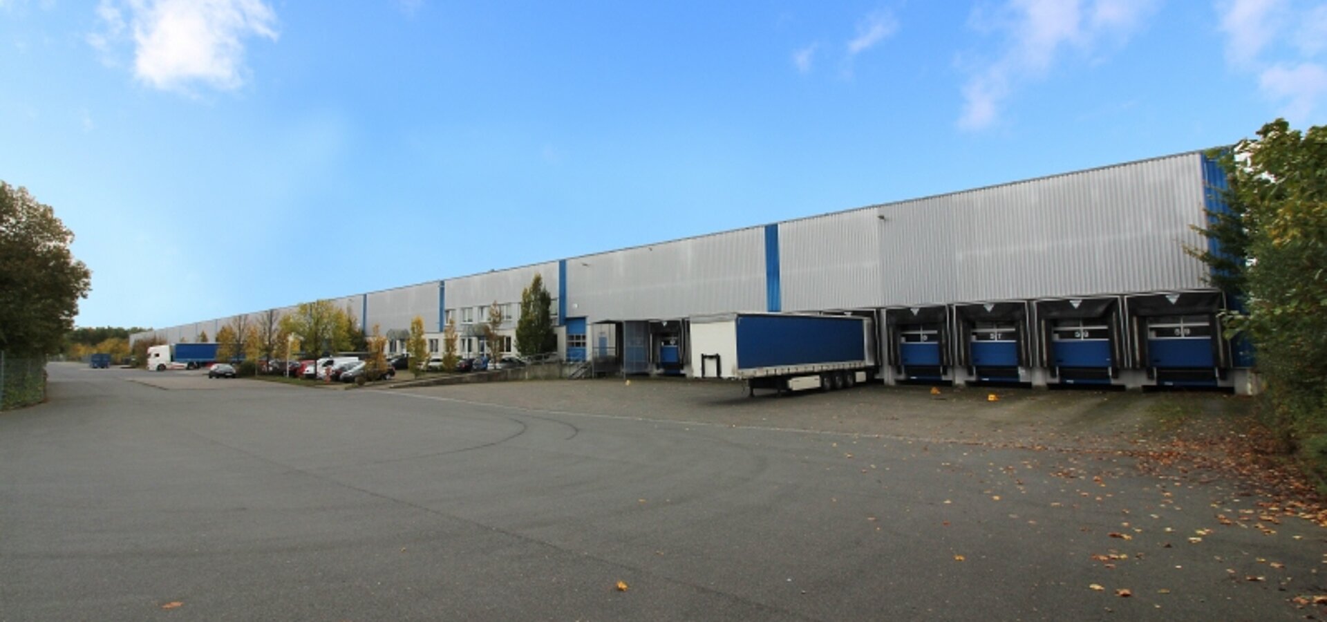 Außenansicht Hallenfläche