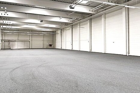 Lager- und Logistikhalle mit zahlreichen Rampen Lager- und Logistikhalle mit zahlreichen Rampen