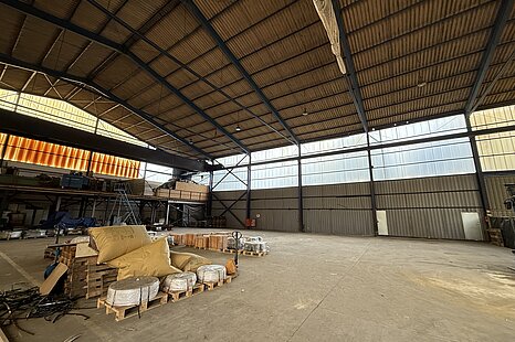 ca. 530 m² große, ebenerdige Hallenfläche ca. 530 m² große, ebenerdige Hallenfläche