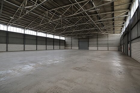 ca. 1.100 m² | Lager-/Produktionshalle | 7 m UKB | GE ca. 1.100 m² | Lager-/Produktionshalle | 7 m UKB | GE
