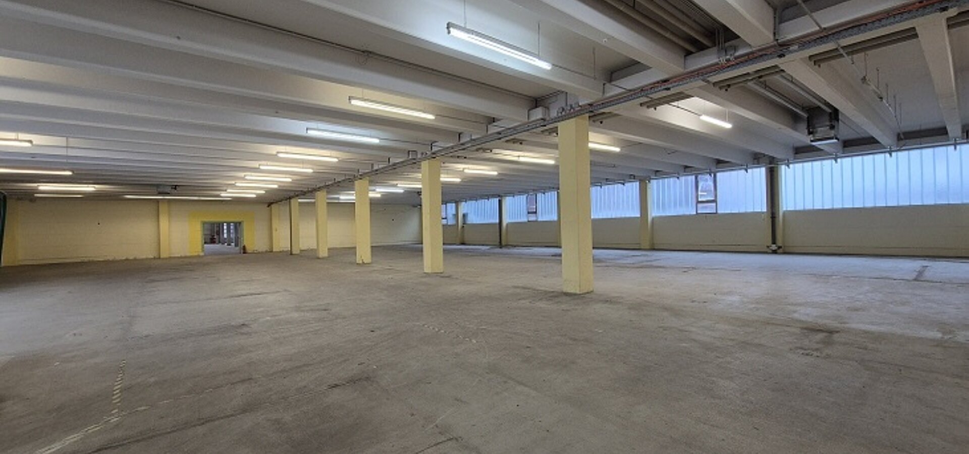 Innenansicht Halle, Showroom