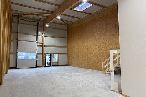 ca. 195 m² große Neubau Hallenfläche mit Büro ca. 195 m² große Neubau Hallenfläche mit Büro