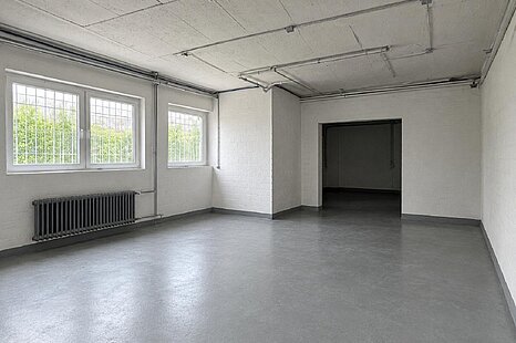 ca. 109 m&sup2; gro&szlig;e, ebenerdige Hallenfl&auml;che mit B&uuml;ro
