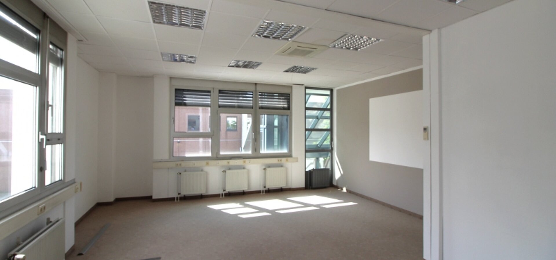 Innenansicht B&uuml;rofl&auml;che