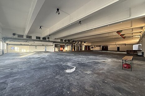 P&ouml;rnbach, ca. 1.600 m&sup2; Lager- und Produktionsfl&auml;che mit ausreichend B&uuml;ro zu vermieten