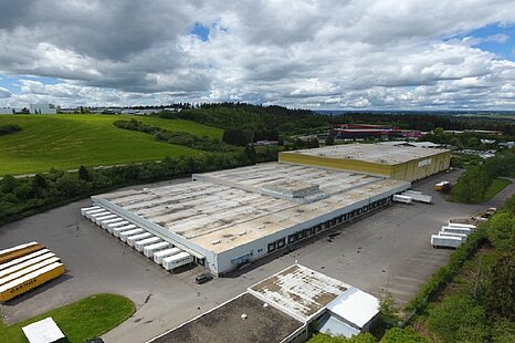 Lager-/ Logistikfl&auml;che mit LKW-Rampen zu vermieten!
