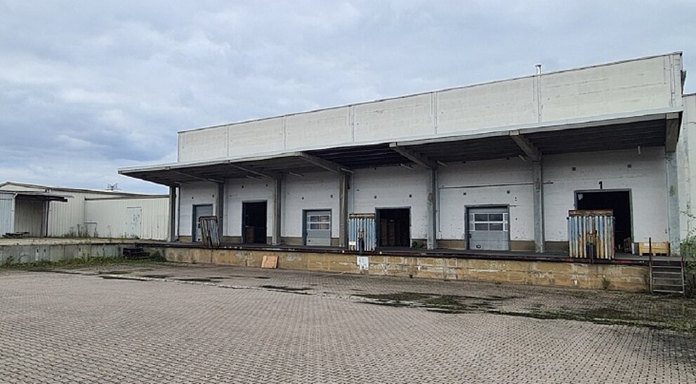 Halle 8 Andienung au&szlig;en
