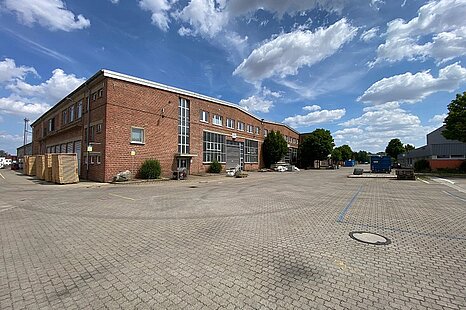 Produktion & Lager an der A4 | ca. 25.000 m&sup2; Hallenfl&auml;che, anmietbar ab ca. 1.000 m&sup2; | Kranbahnen
