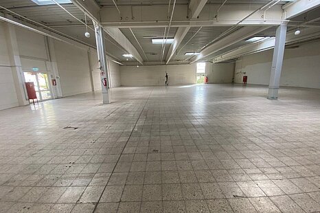 HH-HARBURG | ca. 1.200 m² | HALLENFLÄCHE | RAMPE | TOP-LAGE | TEILBAR HH-HARBURG | ca. 1.200 m² | HALLENFLÄCHE | RAMPE | TOP-LAGE | TEILBAR
