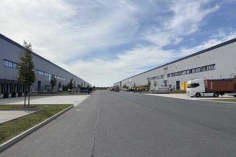 Rangsdorf: Moderne Halle mit WGK III-Folie! Rangsdorf: Moderne Halle mit WGK III-Folie!