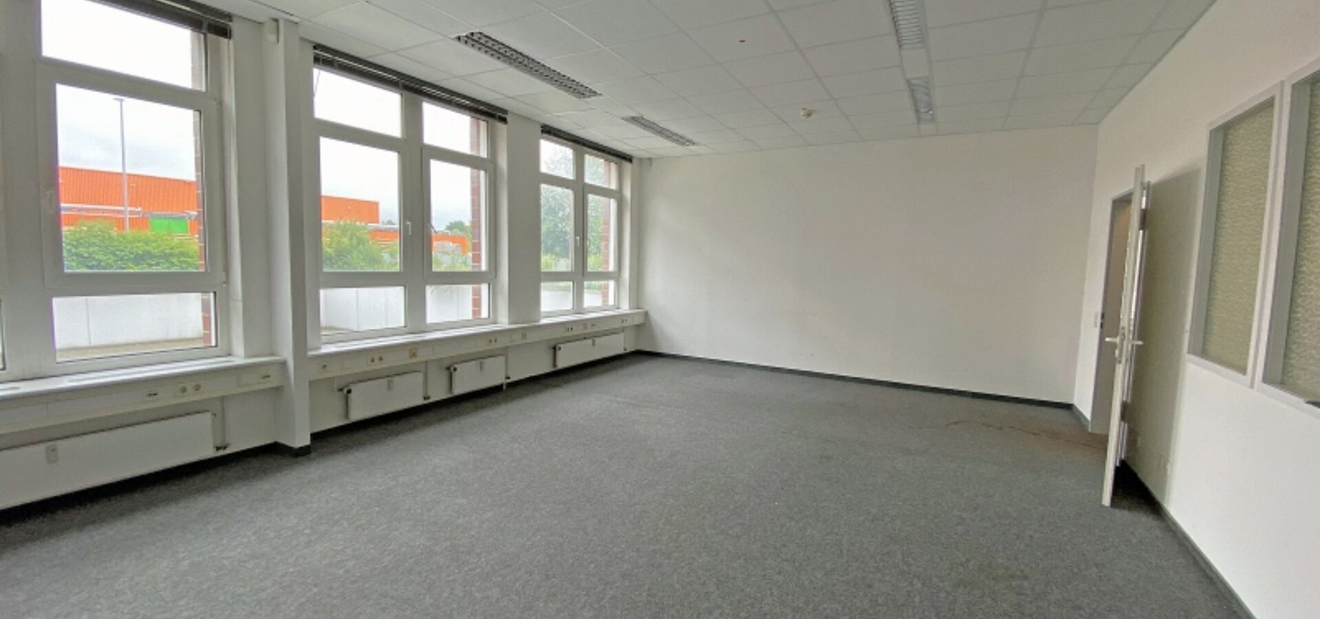 Innenansicht B&uuml;rofl&auml;che