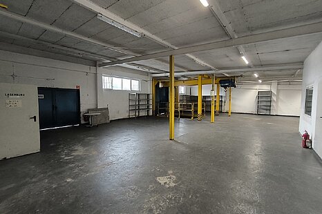 HH-HAFEN | CA. 915 m&sup2; | RAMPENLAGER | B&Uuml;RO | AU&szlig;ENFL&Auml;CHE