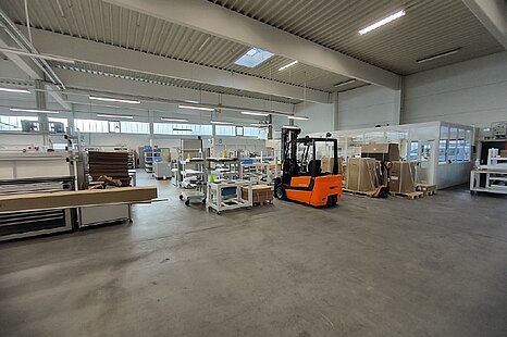 Provisionsfrei: ca. 1.500 m² große Lager-Produktionsfläche mit Büro
