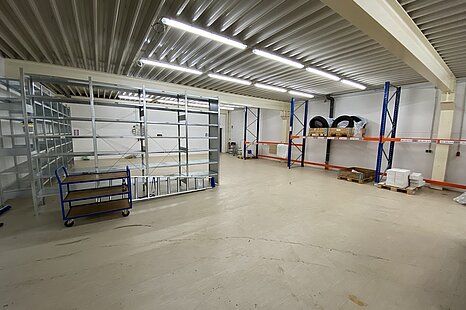 Oststeinbek, ca. 400 m² große Lager-/Produktionshalle inkl. Meisterbüro
