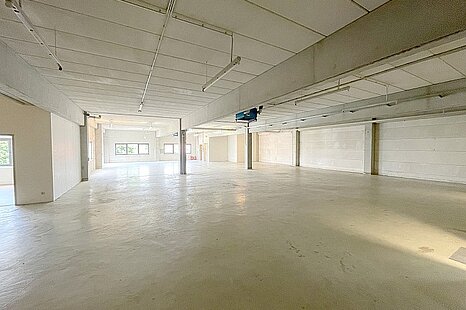 Bis zu ca. 1.110 m² Hallen und Lagerfläche mit Büro zu vermieten im Alleinauftrag von REALOGIS